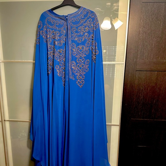 Arabian traditional dress - Picture 1 of 3